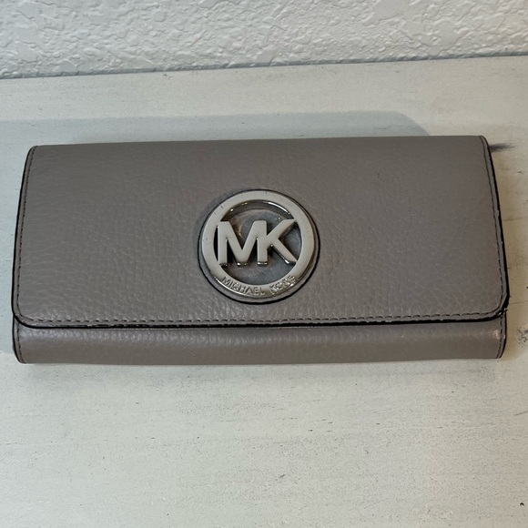 Michael Kors gray leather snap closure wallet with silver logo Office - Picture 1 of 9